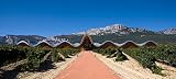 Posterazzi Bodegas Ysios Bodegas Edificio y Viñedo La Rioja España Póster Impresión (12 x 27)